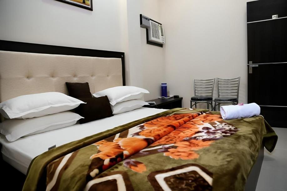 Hotel White Tulip Amritsar Exterior photo